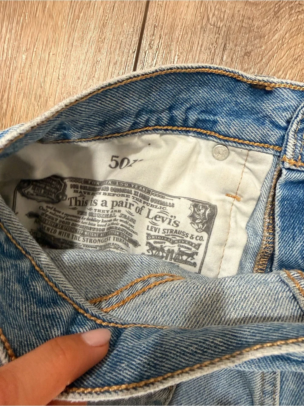 Levi's 501 Light Blue High-Rise Frayed Denim Shorts 0337 - Picture 6 of 7